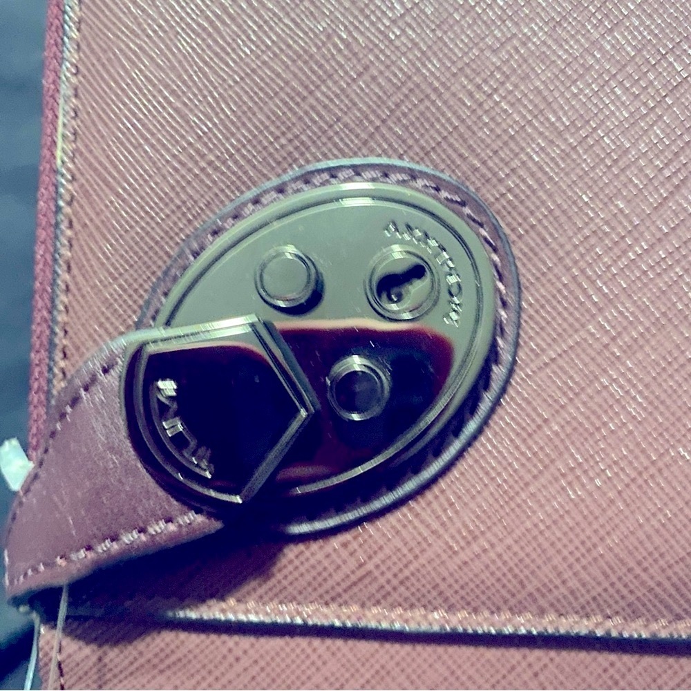 NIB RARE Tumi Locking Portfolio Saffiano Leather With Handles In Burgundy - Picture 3 of 16